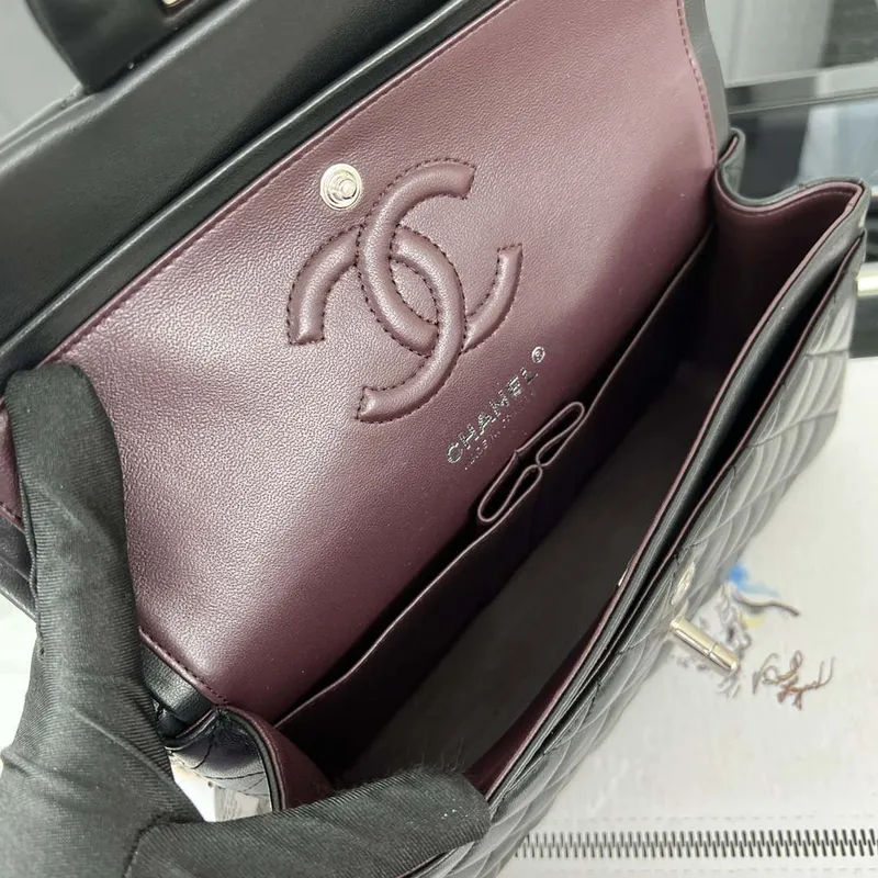 Chanel A01117 Kabelka s klopou Klasická taška Černá jehněčí kůže