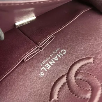 Chanel A01117 Kabelka s klopou Klasická taška Černá jehněčí kůže