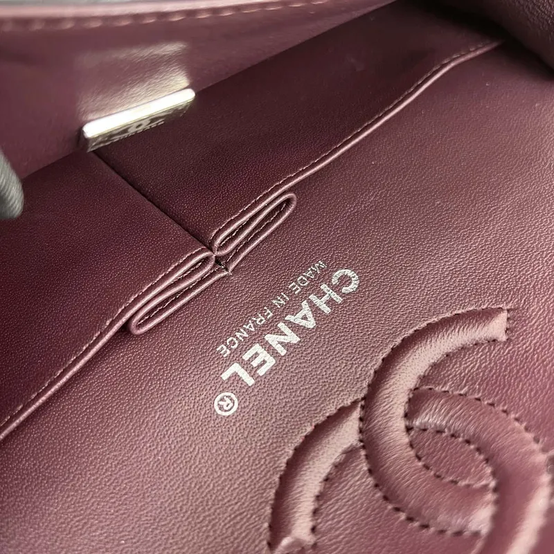 Chanel A01117 Kabelka s klopou Klasická taška Černá jehněčí kůže