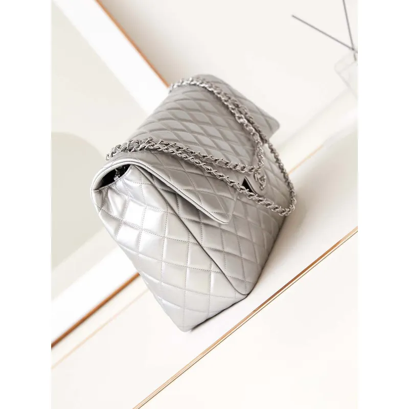 Chanel AS4661 Kabelka s klopou CF Airport z telecí kůže a stříbrného kovu