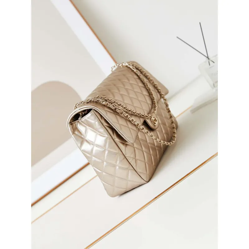 Chanel AS4661 Kabelka s klopou CF Airport z telecí kůže a zlatého kovu