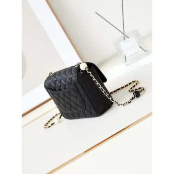 Chanel AS3783 Malá taška s klopou 23P Jehněčí kůže Zlatý kov 18,5 cm Černá