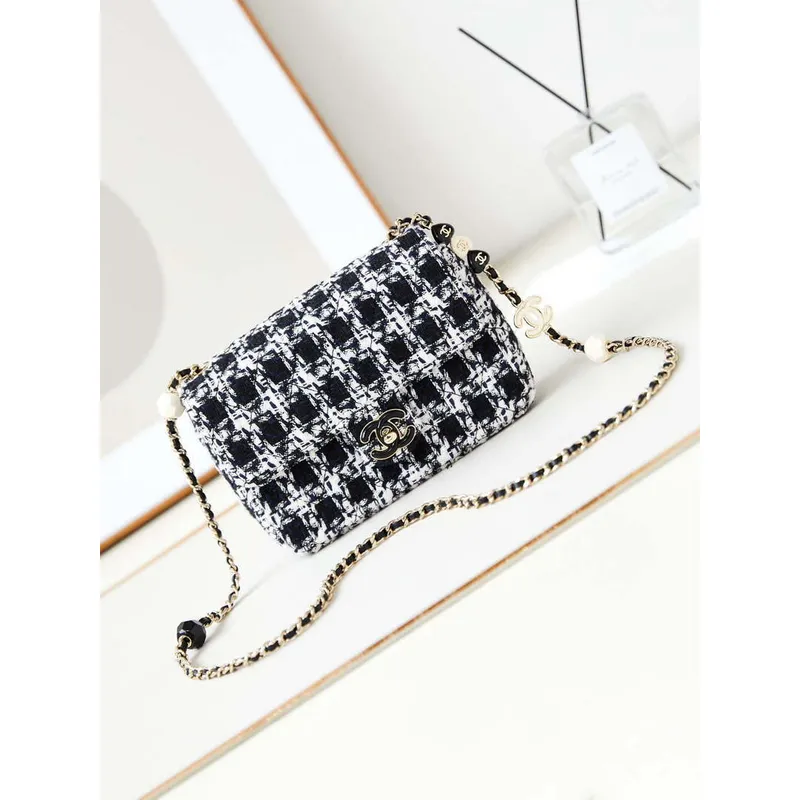 Chanel AS3783 Malá taška s klopou 23P Tweed Zlatý kov 18,5 cm Bílá a černá