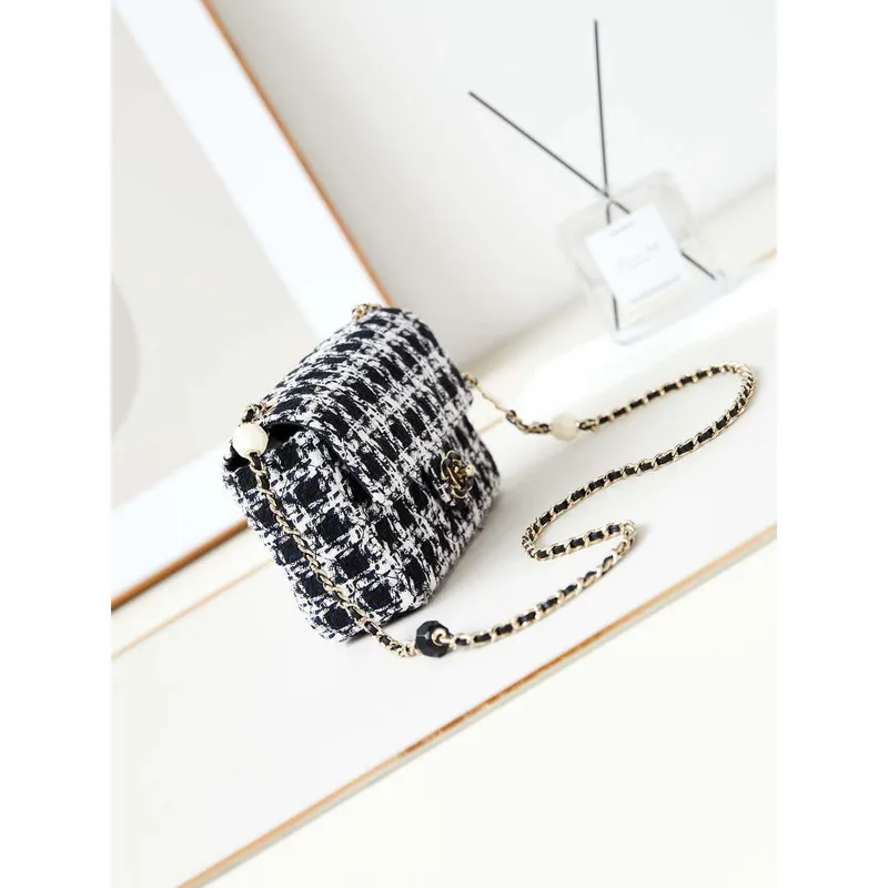 Chanel AS3783 Malá taška s klopou 23P Tweed Zlatý kov 18,5 cm Bílá a černá