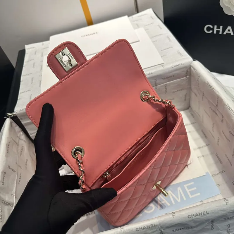 Chanel AS3782 MINI kabelka s klopou 23P smaltovaná zlatá kovová 16 cm růžová