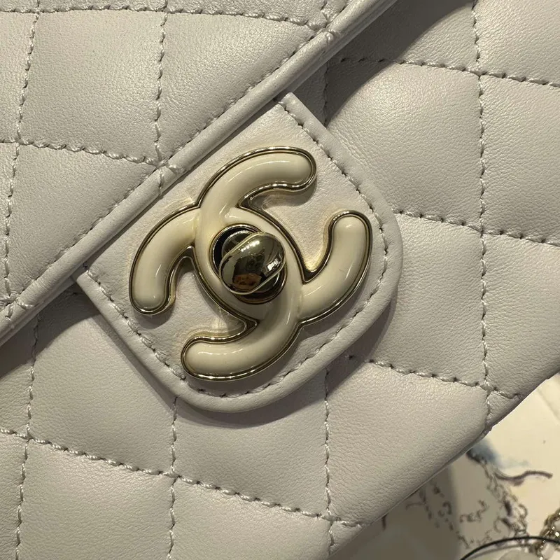 Chanel AS3782 MINI taška s klopou 23P smaltovaná zlatá barva kovová bílá 16 cm