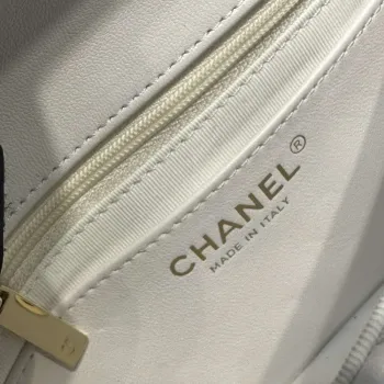 Chanel AS3782 MINI taška s klopou 23P smaltovaná zlatá barva kovová bílá 16 cm