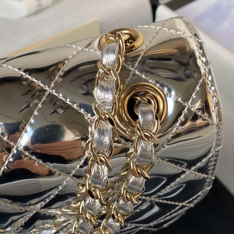 Chanel AS4647 Mini taška s klopou a peněženka STAR COIN PURSE z metalické telecí kůže a zlatého kovu stříbrné barvy