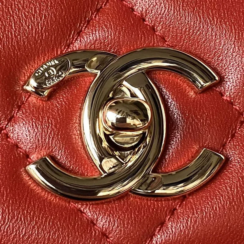 Chanel Trendy 24C taška s klopou a horním uchem z jehněčí kůže A92236 červená zlatá