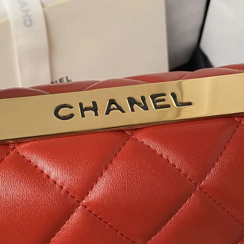 Chanel Trendy 24C taška s klopou a horním uchem z jehněčí kůže A92236 červená zlatá