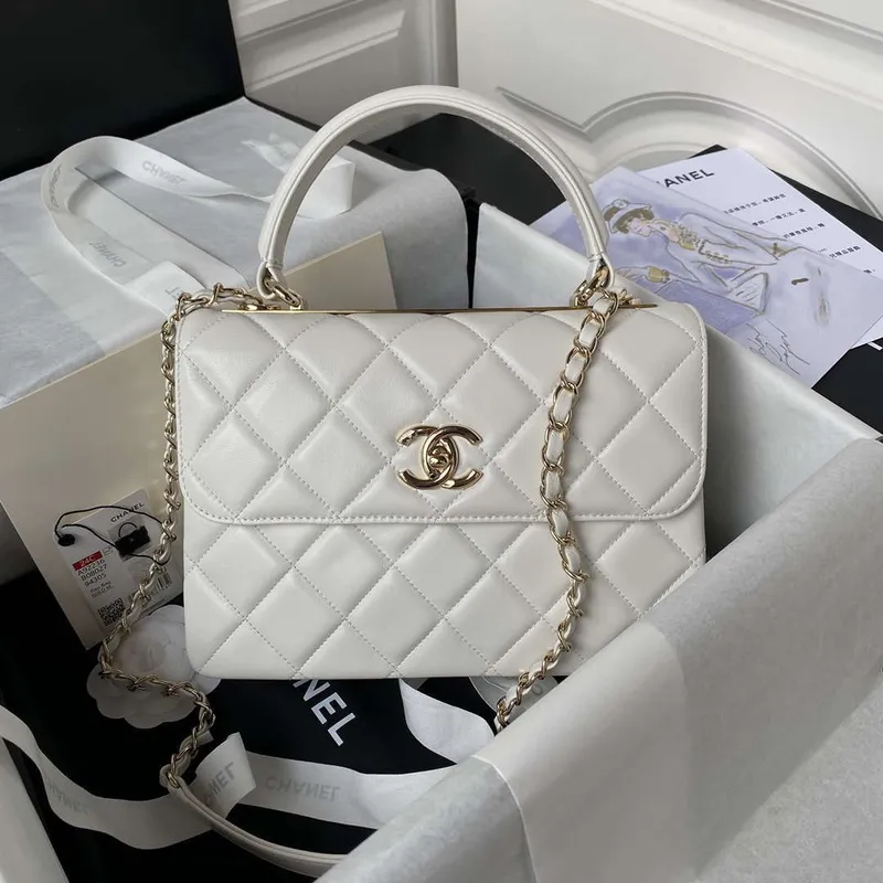 Chanel Trendy 24C taška s klopou a horním uchem z jehněčí kůže A92236 bílá zlatá