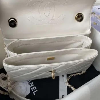Chanel Trendy 24C taška s klopou a horním uchem z jehněčí kůže A92236 bílá zlatá