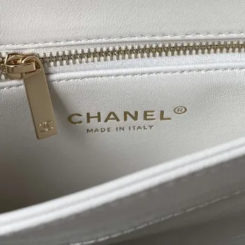 Chanel Trendy 24C taška s klopou a horním uchem z jehněčí kůže A92236 bílá zlatá
