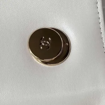 Chanel Trendy 24C taška s klopou a horním uchem z jehněčí kůže A92236 bílá zlatá