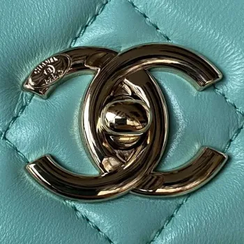 Chanel Trendy 24C taška s klopou a horním uchem z jehněčí kůže A92236 modrá zlatá