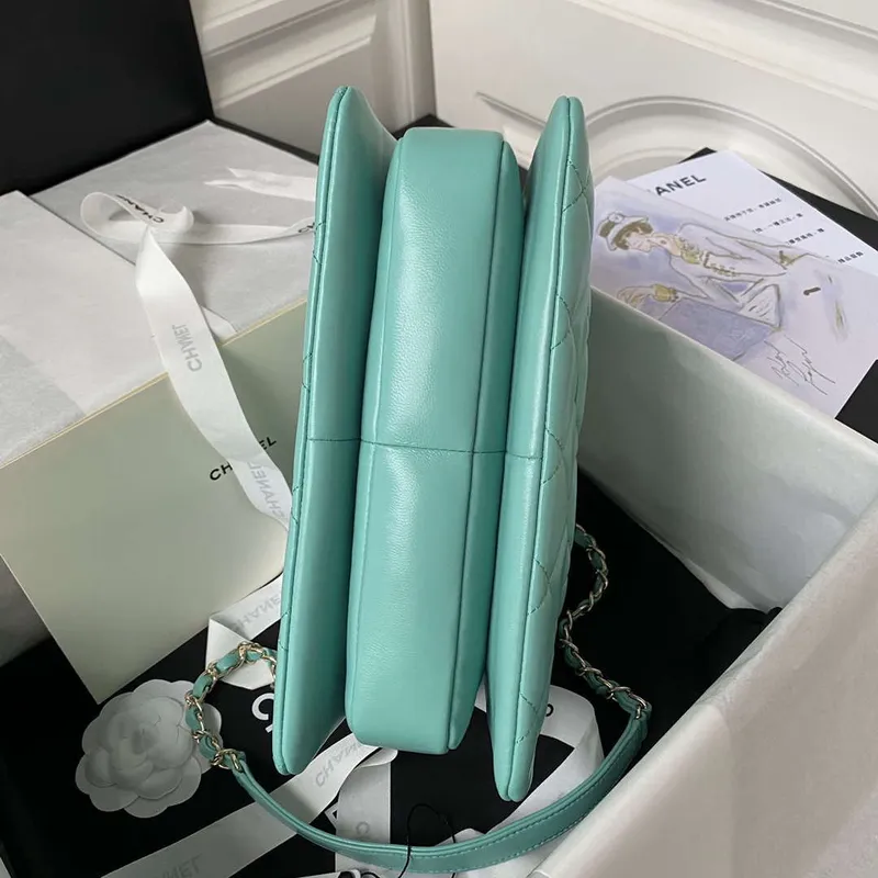 Chanel Trendy 24C taška s klopou a horním uchem z jehněčí kůže A92236 modrá zlatá