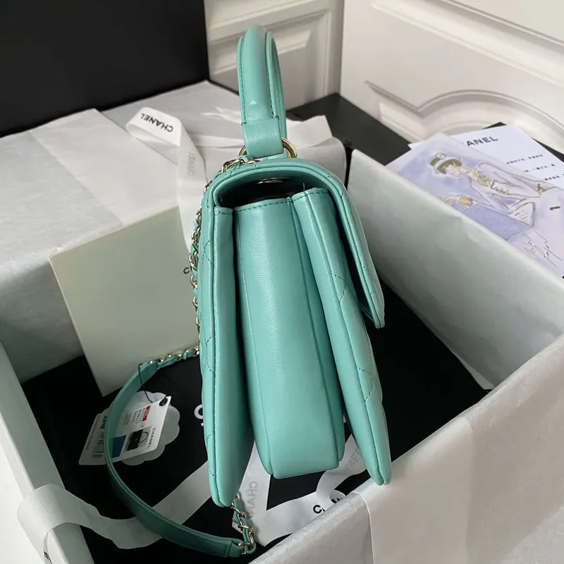 Chanel Trendy 24C taška s klopou a horním uchem z jehněčí kůže A92236 modrá zlatá