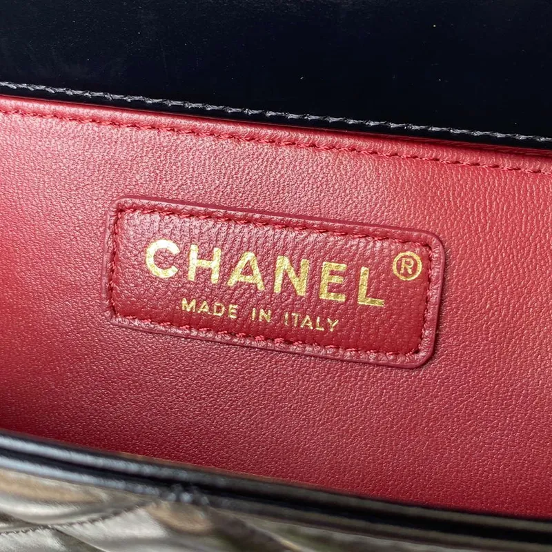 Chanel AS2649 Woc Peněženka na řetízku se zlatým přívěskem Malá vintage taška z telecí kůže Černá