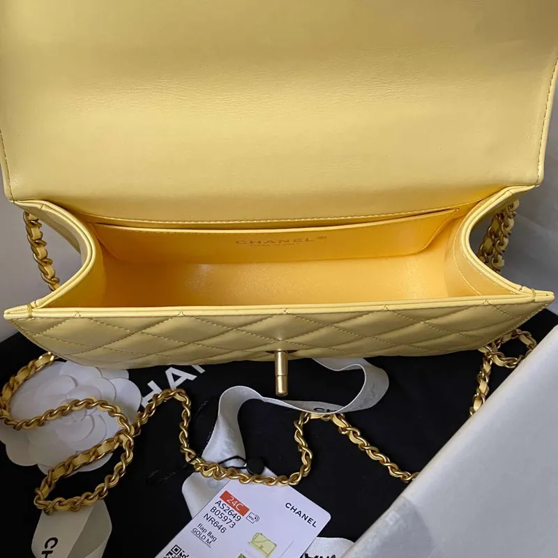 Chanel AS2649 Woc Peněženka na řetízku se zlatým přívěskem Malá vintage taška z telecí kůže Žlutá