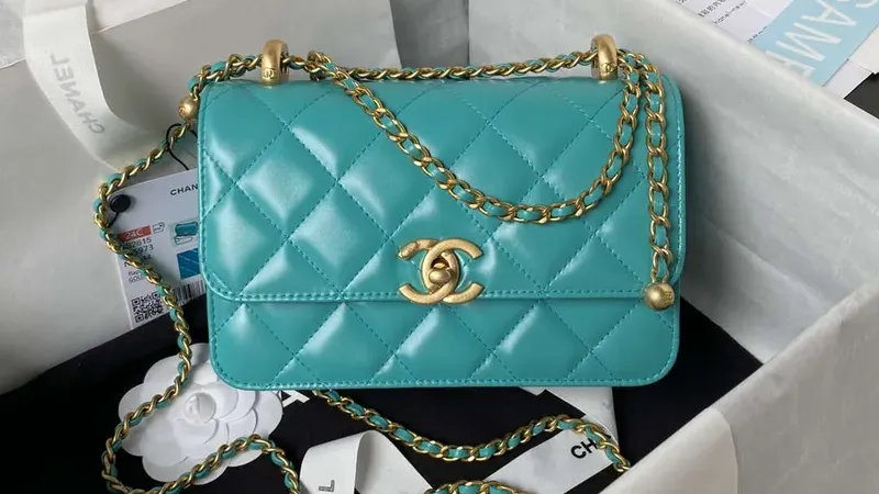 Chanel AS2615 Woc – Luxusní peněženka na řetízku Mini Vintage z telecí kůže