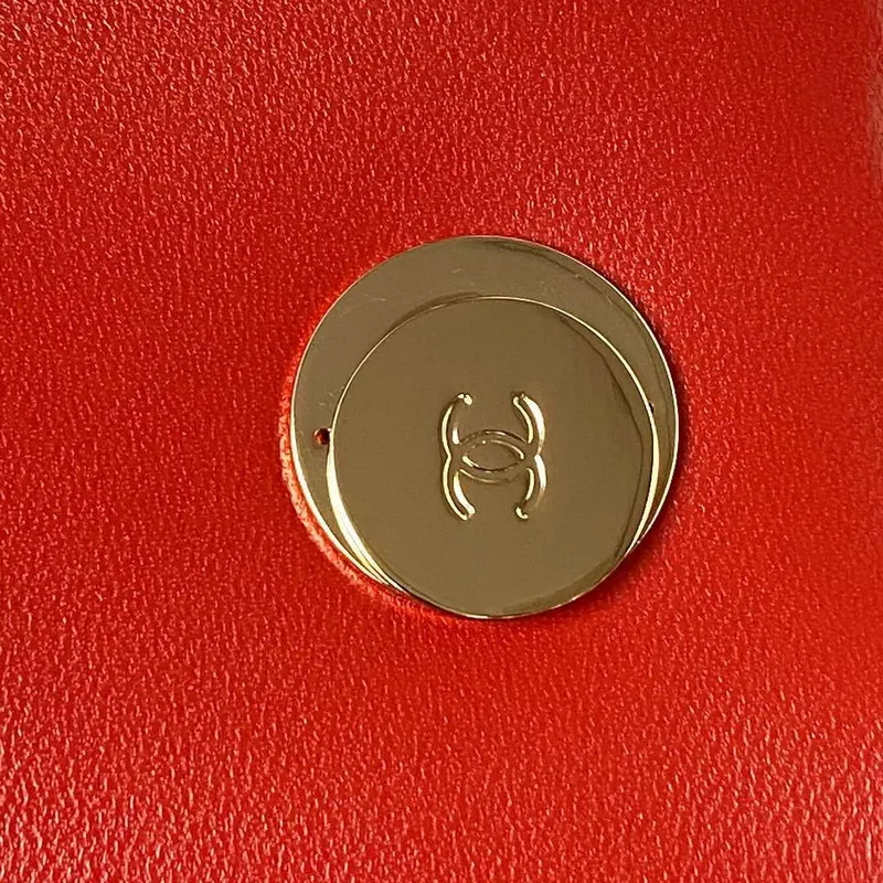 Chanel AS4654 Trendy CC taška s klopou a horním uchem z jehněčí kůže a zlatého kovu, červená