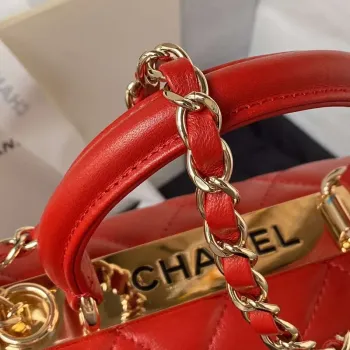 Chanel AS4654 Trendy CC taška s klopou a horním uchem z jehněčí kůže a zlatého kovu, červená