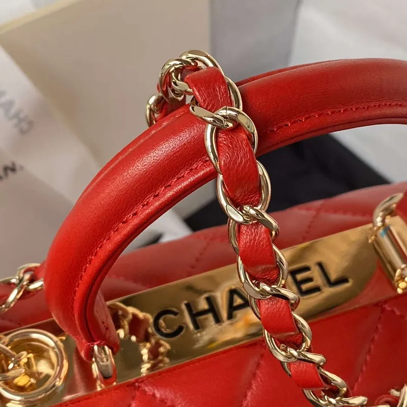 Chanel AS4654 Trendy CC taška s klopou a horním uchem z jehněčí kůže a zlatého kovu, červená