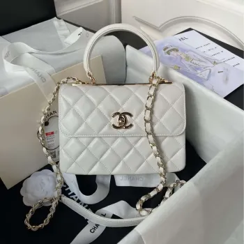 Chanel AS4654 Trendy CC taška s klopou a horním uchem, jehněčí kůže a zlatý kov, bílá