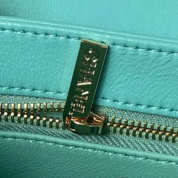 Chanel AS4654 Trendy CC taška s klopou a horním uchem z jehněčí kůže a zlatého kovu, modrá