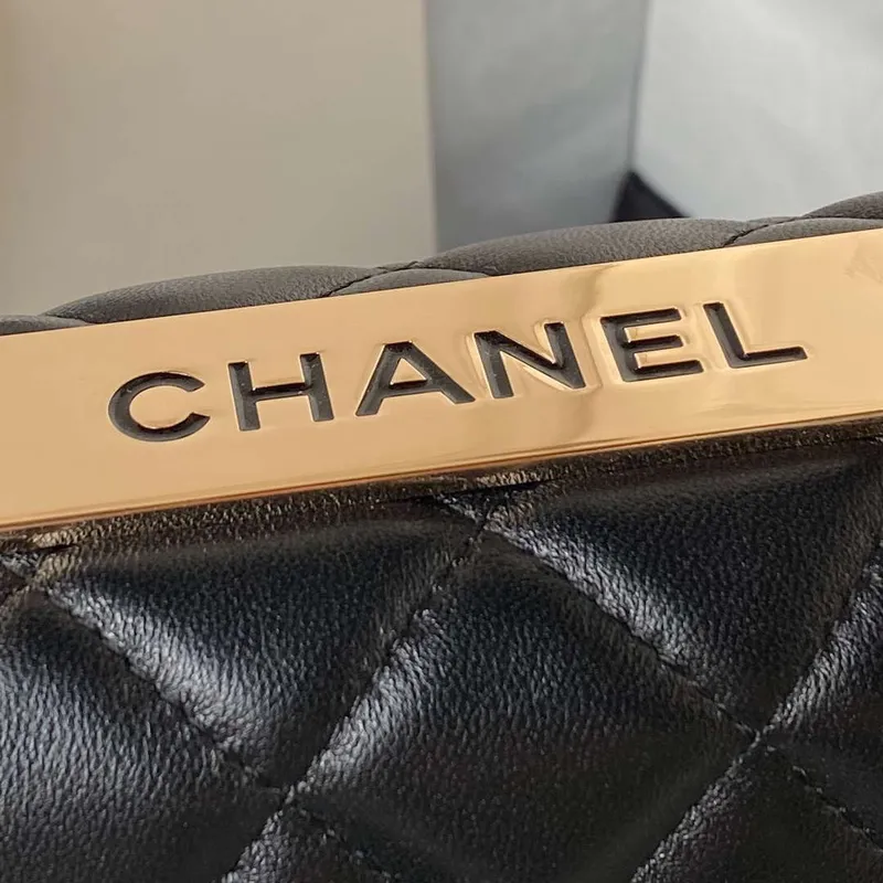 Chanel AS4654 Trendy CC taška s klopou a horním uchem, jehněčí kůže a zlatý kov, černá