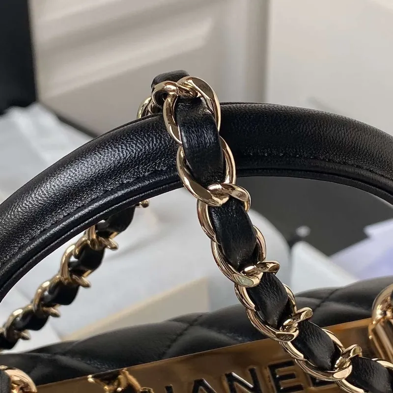 Chanel AS4654 Trendy CC taška s klopou a horním uchem, jehněčí kůže a zlatý kov, černá