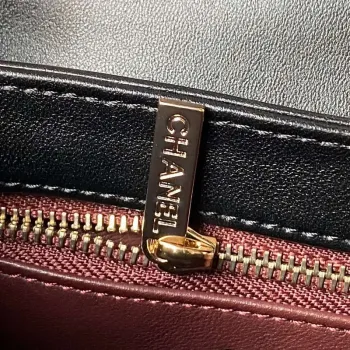 Chanel AS4654 Trendy CC taška s klopou a horním uchem, jehněčí kůže a zlatý kov, černá