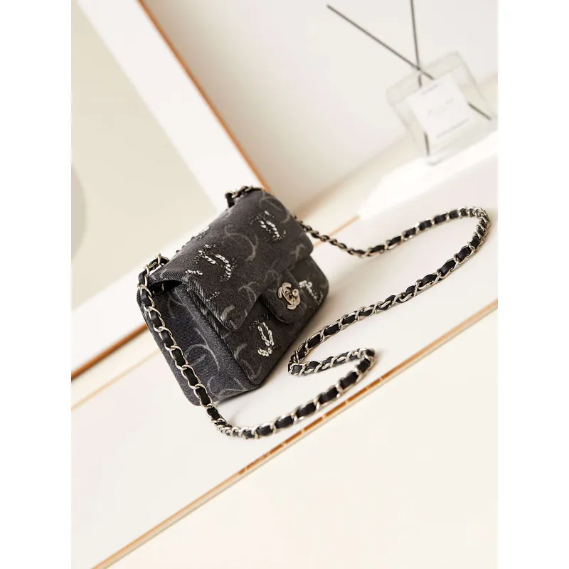 Chanel AS1119 Malá klasická kabelka s klopou Černá džínová kabelka s korálky a flitry