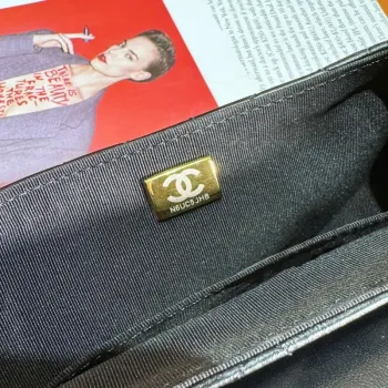 Chanel AS4569 Velká taška s horním uchem z perleťové jehněčí kůže a zlatého kovu, černá