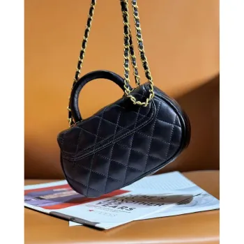 Chanel AS4573 Malá taška s horním uchem z perleťové jehněčí kůže a zlatého kovu, černá