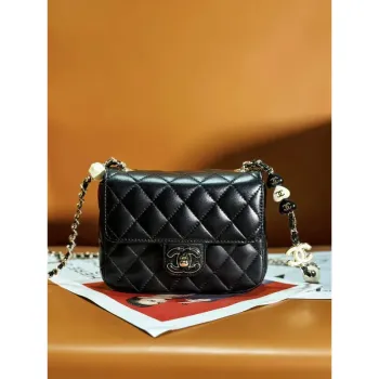 Chanel AS3782 MINI kabelka s klopou 23P smaltovaná zlatá barva kov černá 16 cm