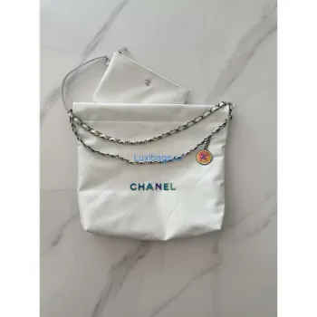 Chanel 22 AS3260 Malá kabelka z lesklé telecí kůže, bílá, symfonické kování