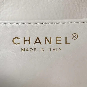 Chanel AS4609 Malá taška přes rameno z jehněčí kůže, bílá