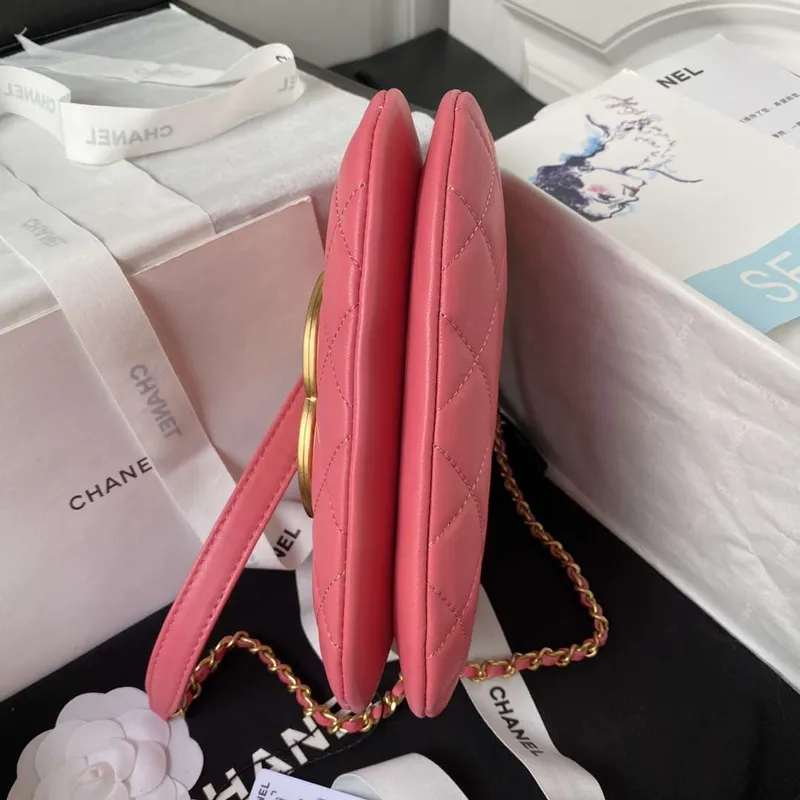 Chanel AS4609 Malá taška přes rameno z jehněčí kůže, červená