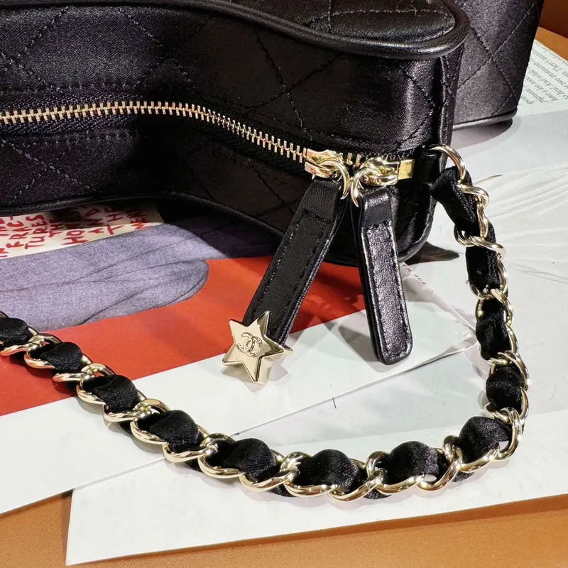 Chanel AS4579 Kabelka Star Satén a zlatý kov Černá