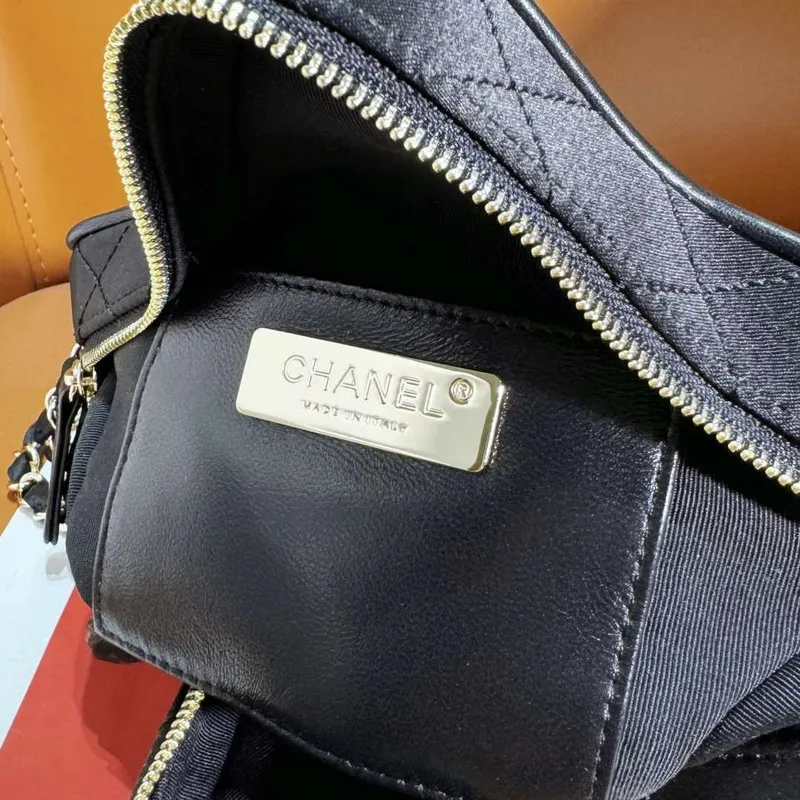 Chanel AS4579 Kabelka Star Satén a zlatý kov Černá