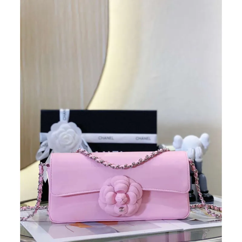 Chanel AS4498 Kabelka s klopou z patentované telecí kůže a zlatého kovu, růžová