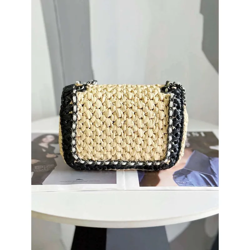 Chanel AS1115 Malá taška s klopou Raffia 18 cm béžová a černá