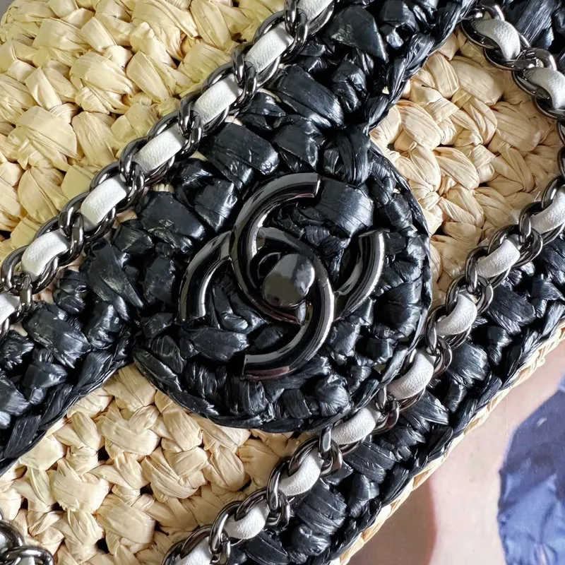 Chanel AS1115 Malá taška s klopou Raffia 18 cm béžová a černá