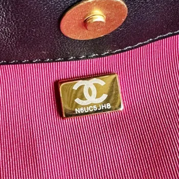 Chanel AS2120 malá nákupní taška z jehněčí kůže, černá