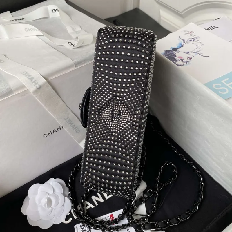 Chanel AS1116 Malá taška s klopou Velvet Crystal Pearl A69900 Černá