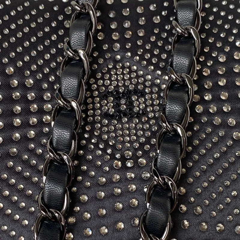 Chanel AS1116 Malá taška s klopou Velvet Crystal Pearl A69900 Černá