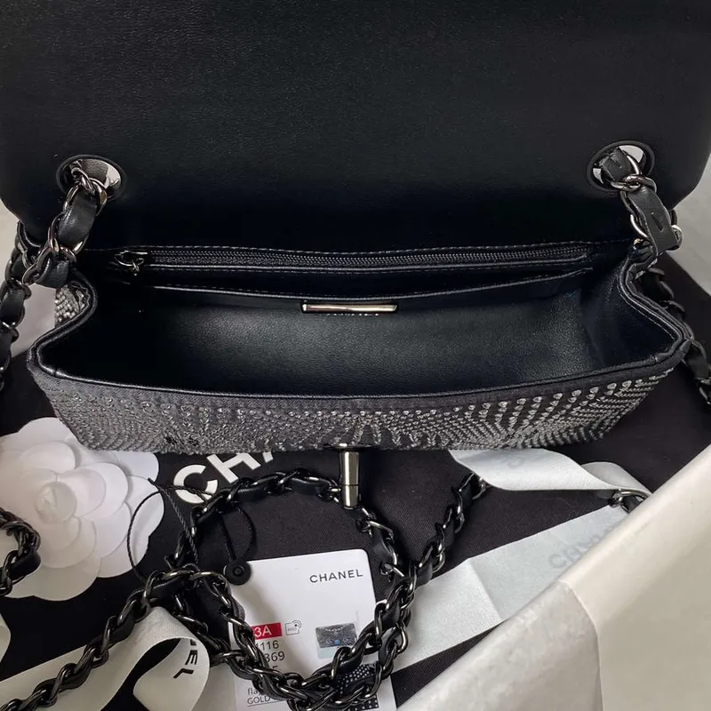Chanel AS1116 Malá taška s klopou Velvet Crystal Pearl A69900 Černá