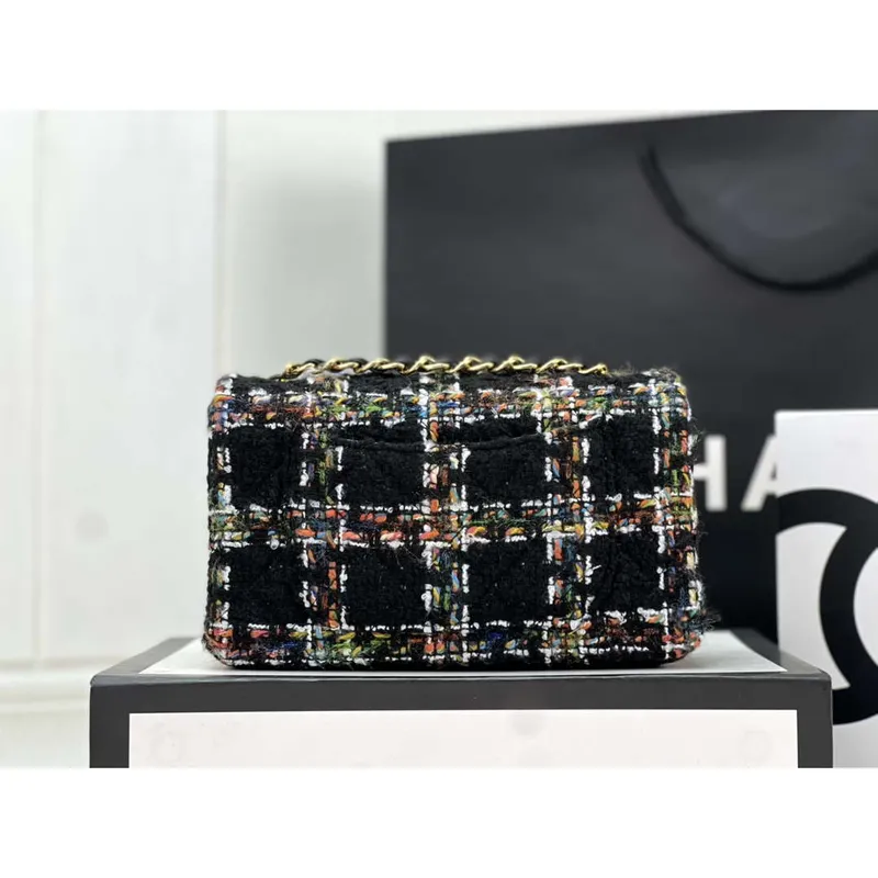 Chanel AS1116 Malá taška s klopou Woolen A69900 Černá