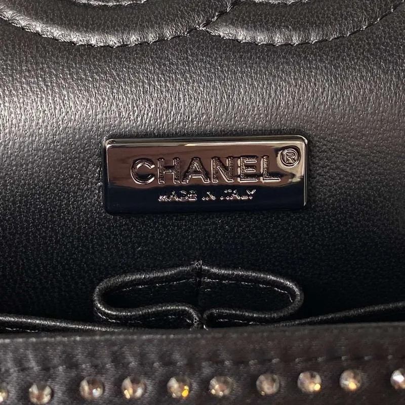 Chanel A01112 Klasická kabelka s klopou Sametová Krystalová perla Černá